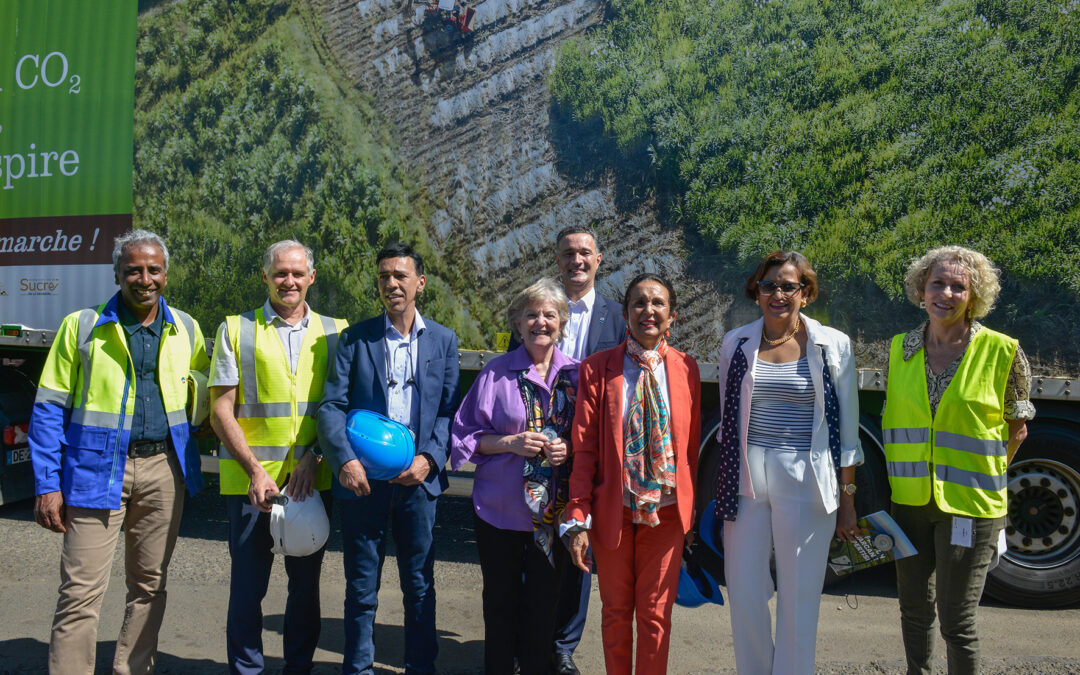 Visite de la sucrerie de Bois Rouge par la Commissaire européenne à la cohésion et aux réformes, Elisa Ferreira.